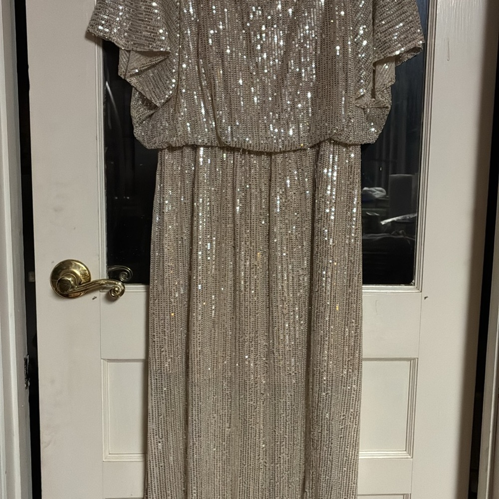 Elegant Sequin Gown - Picture 3 of 10